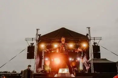 Autokoncert - Leoš Mareš na Autodromu Most
