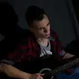 Moderní pop-folkové vystoupení s autorskou hudbou
