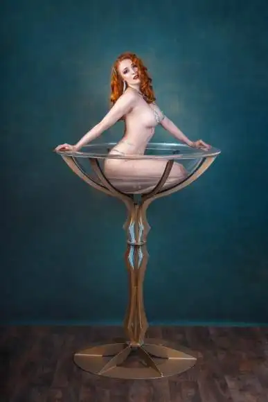 Linde von Schwarze Burlesque