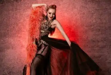 Linde von Schwarze Burlesque