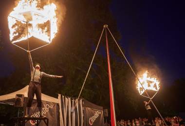 Chůdadlo - nový cirkus, ohňová show, divadlo