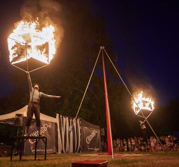 Chůdadlo - nový cirkus, ohňová show, divadlo