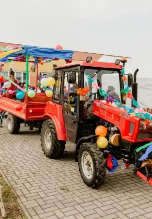 Masopustní průvod, cimbálová muzika.