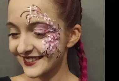 Facepainting a bodypainting