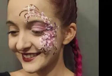 Facepainting a bodypainting