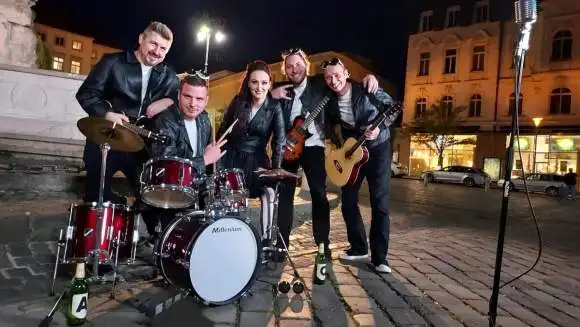 COVER OFFICE - kancelář pro uvádění hitů na pravou míru