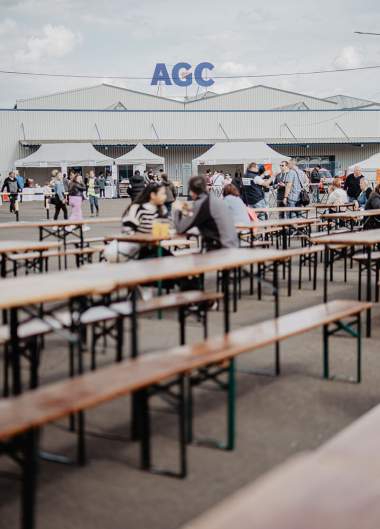 Rodinné radovánky v sadech  Rodinné radovánky v sadech nabídly den plný radosti a zážitků pro děti i dospělé. Návštěvníci si užili pestrou škálu atrakcí – děti se nadšeně vrhaly na skákací hrad, skluzavku, nafukovací překážkovou dráhu i závodní dráhy s el