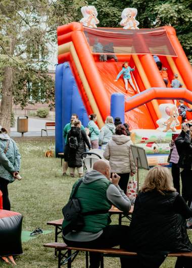Rodinné radovánky v sadech