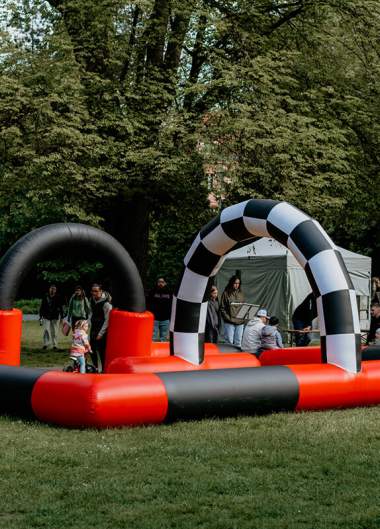 Rodinné radovánky v sadech