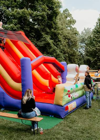 Rodinné radovánky v sadech