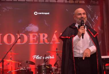 Ples upírů na Zámku Větruše