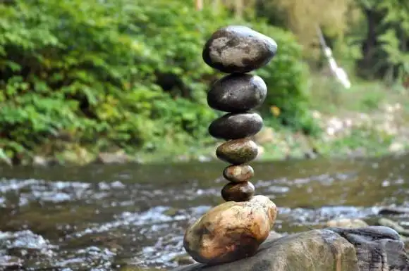 Land art & stone balancing