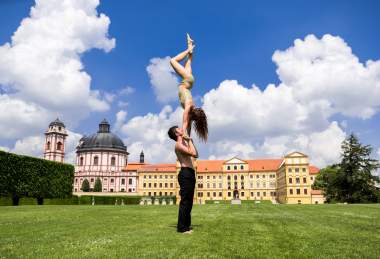 Párová akrobacie Aurora Acro Dance
